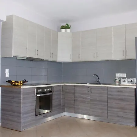 Polideros Seafront Apartment Pondi
