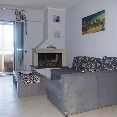 Polideros Seafront Apartment Pondi